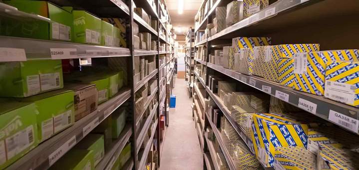 Stock de pièces de rechange automobiles Paris